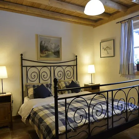 Vakantiehuis In Seefeld Near Slopes & Mountains